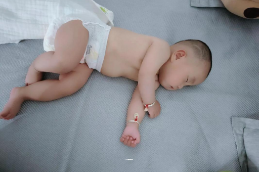 磁县几个月宝宝会抬头